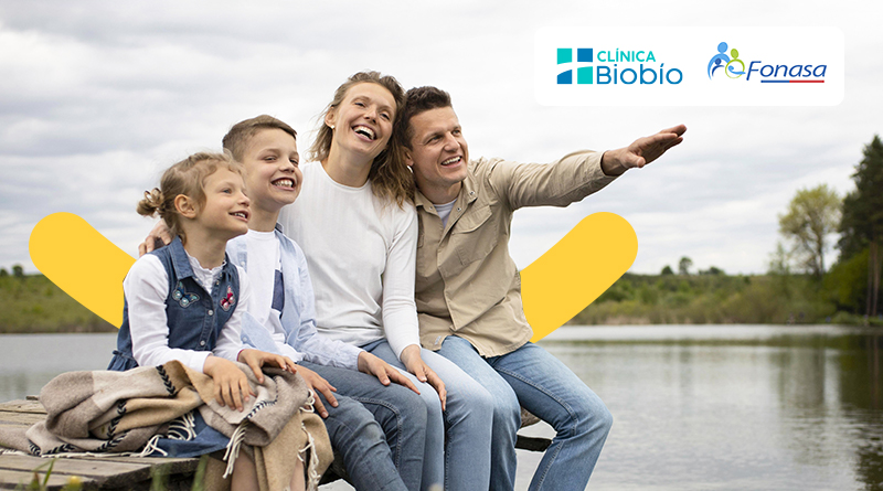 Seguro alto costo biobío - familia sonriendo horizontal